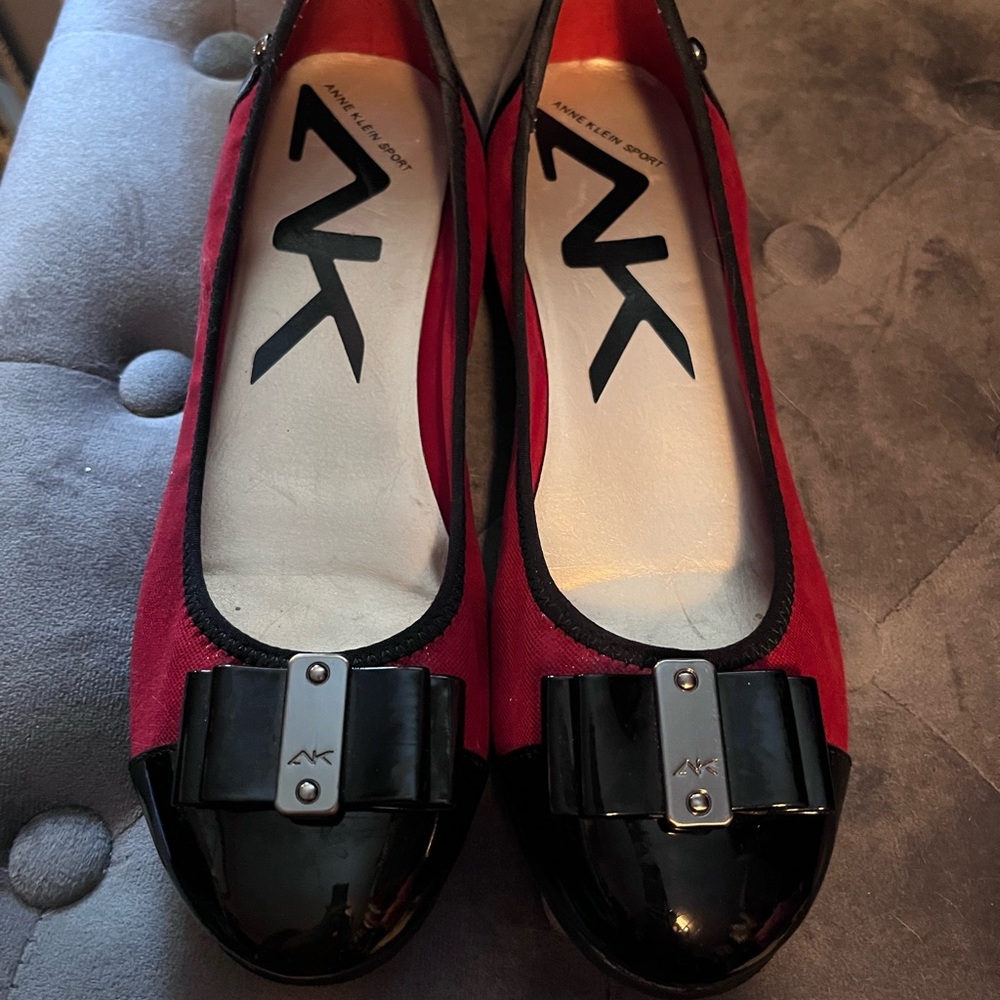 Anne Klein Red and Black Flats with Bow Accent Flats 8.5